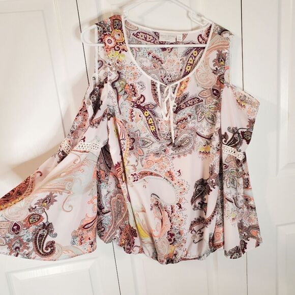 BISOU BISOU Cold Shoulder Paisley Print Bell Sleeve Boho Gypsy Blouse Size 1X - Picture 2 of 6
